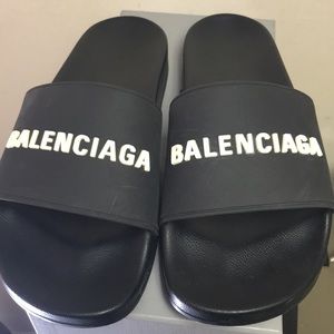 Balenciaga slides black